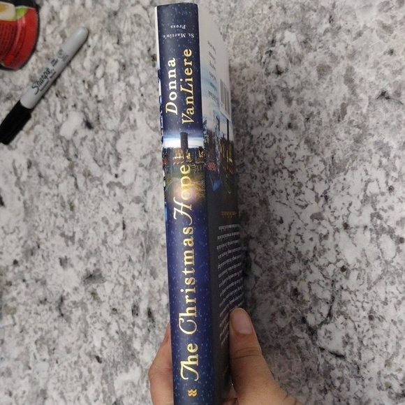 Donna VanLiere Christmas Bundle - Picture 8 of 16